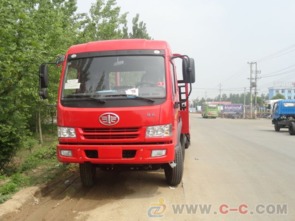 解放系列專用車解析 平板車報(bào)價(jià)、拖板車工廠與掃路車綜合指南