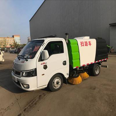 東風(fēng)柴油小型掃路車 一車多能，冬季除雪與四季清掃的完美解決方案